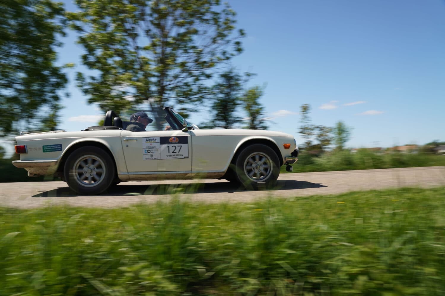Tulpenrallye Compact 2026 — Triumph TR6 onderweg